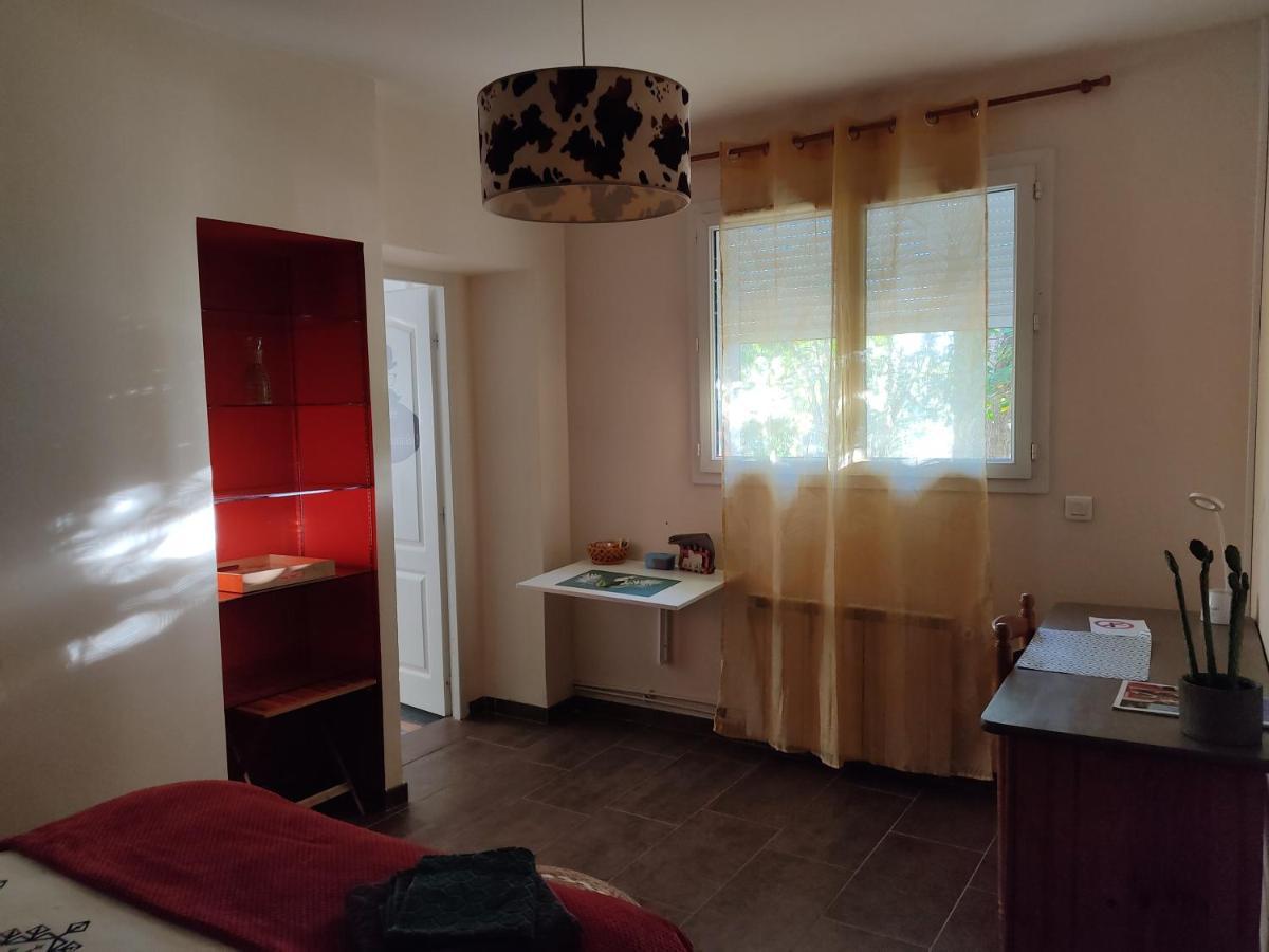 Chambre Privee Avec Parking Ним Екстериор снимка