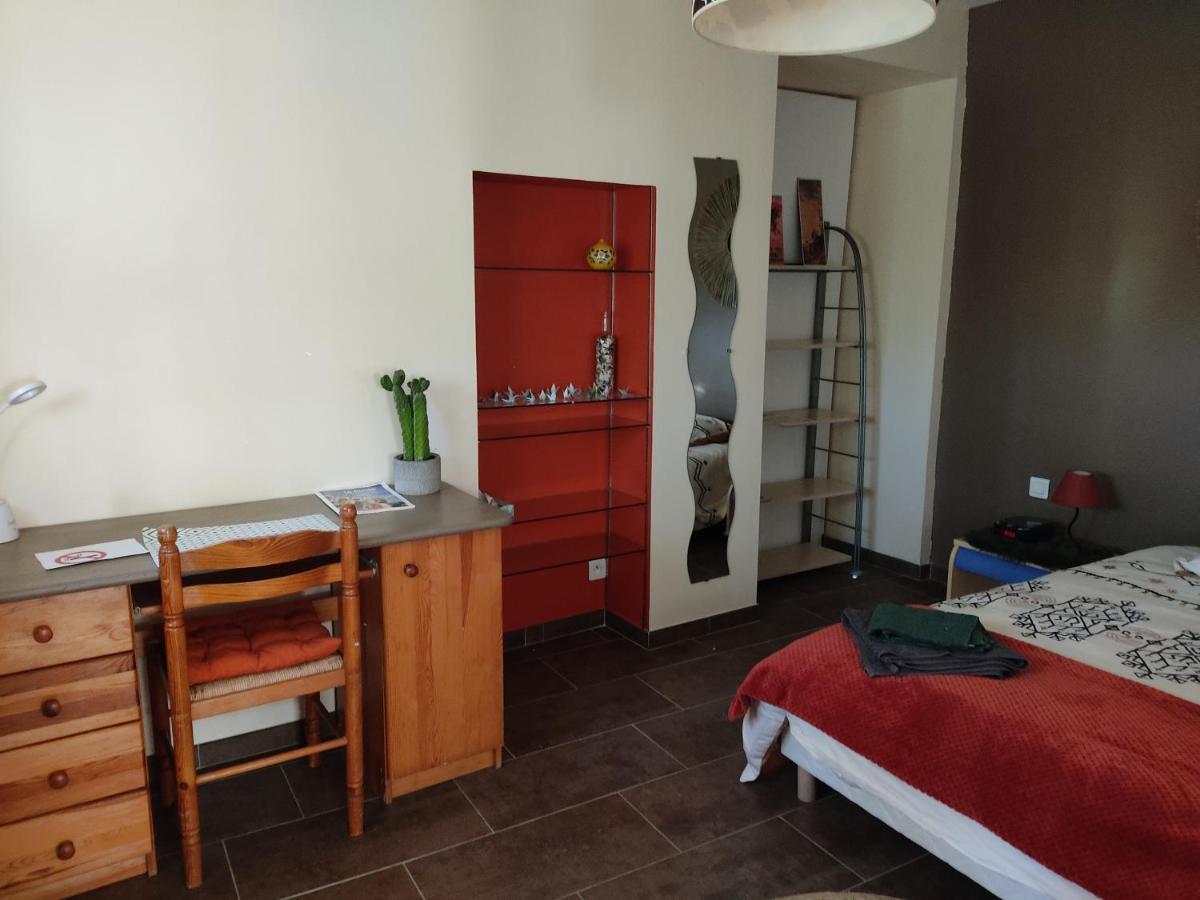 Chambre Privee Avec Parking Ним Екстериор снимка